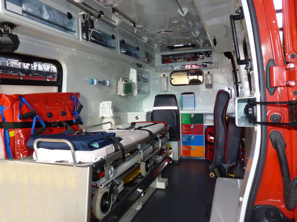 ambulanssissa
 - Valokuva, kuva