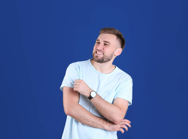 Portrait of handsome happy man on color background - Photo, Image