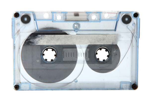 Imagen de cinta de audio obsoleta aislada sobre fondo blanco
 - Foto, imagen