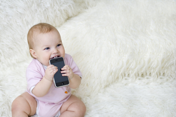Toddler and phone - Valokuva, kuva