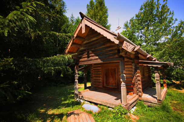森の小さな木造礼拝堂 - 写真・画像