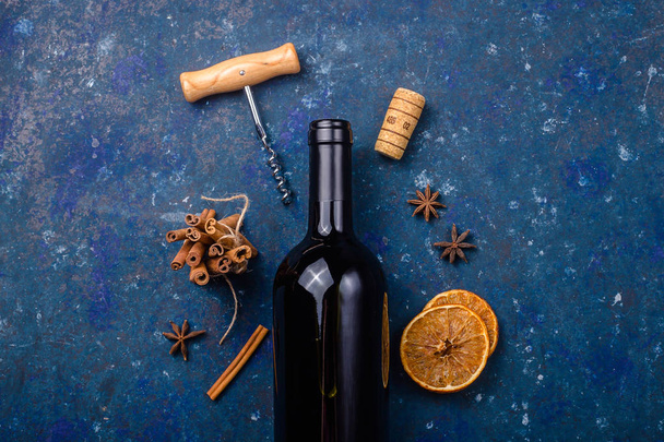 Geleneksel kış ve Noel içeceği kırmızı şarap mulled  - Fotoğraf, Görsel