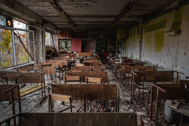 Abandoned Classroom in School number 5 of Pripyat, Chernobyl Exclusion Zone 2019 - Zdjęcie, obraz