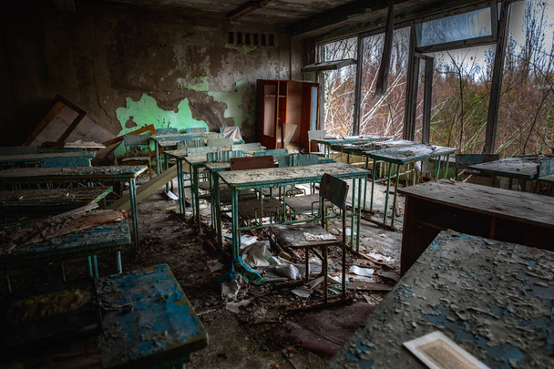 Abandoned Classroom in School number 5 of Pripyat, Chernobyl Exclusion Zone 2019 - Foto, immagini