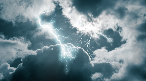 雷雨の稲妻、嵐の雲 - 写真・画像