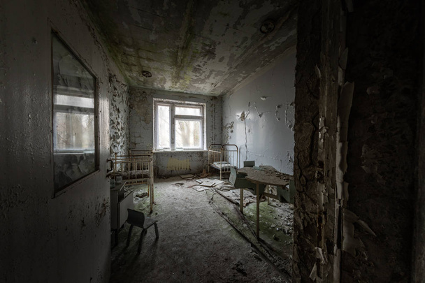 Chambre d'hôpital déserte à Pripyat, Tchernobyl Excusion Zone 2019
 - Photo, image