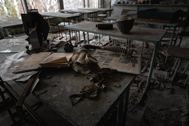 Abandoned Classroom in School number 5 of Pripyat, Chernobyl Exclusion Zone 2019 - Foto, afbeelding