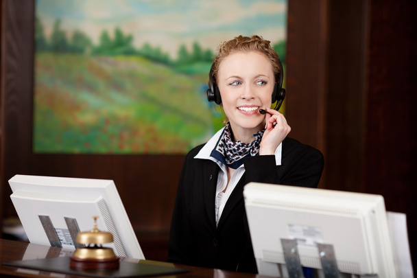 Young woman working at the reception of a hotel - Foto, Imagem