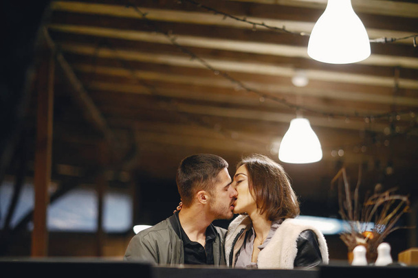 couple kissing in the restaurant - Foto, Imagem