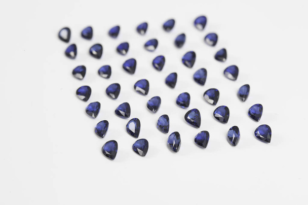 Pedra preciosa de safira azul solta natural
. - Foto, Imagem