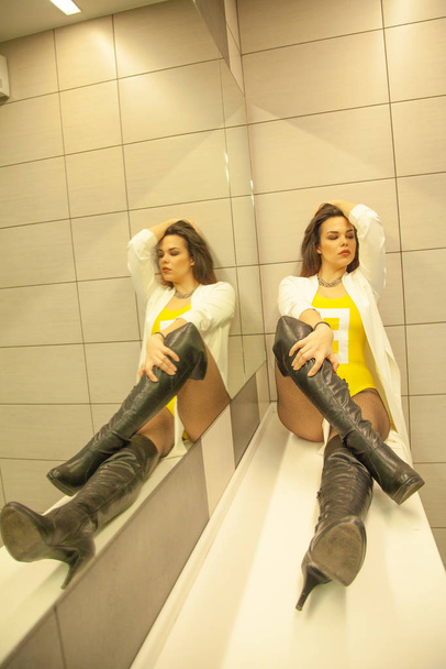 Pretty girl on the big toilet near mirror alone - Zdjęcie, obraz