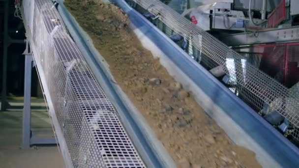 Conveyor belt is relocating clay materials - Felvétel, videó