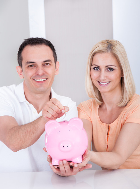Happy Couple Holding Piggybank - Foto, Imagen