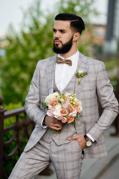 Man Clothed Stylish Suit Holding Bouquet of Flower - Valokuva, kuva