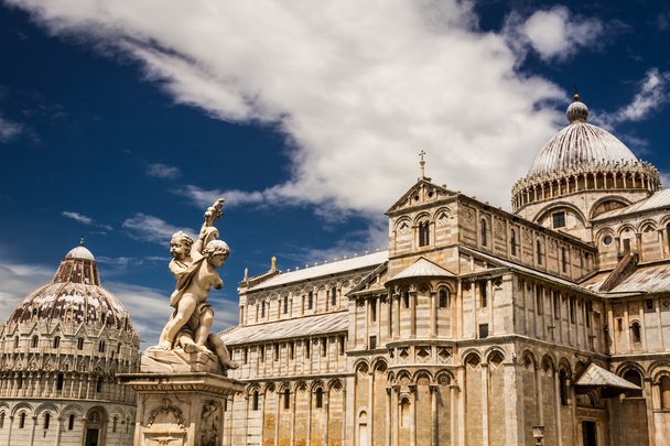 Ancient monuments of Pisa against the blue sky - Foto, Imagen