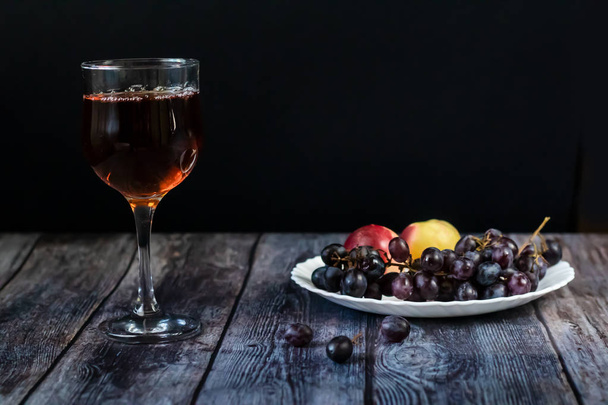 Amber wine. Wine in a glass. Traditional Georgian wine according to ancient technology. Close up - 写真・画像