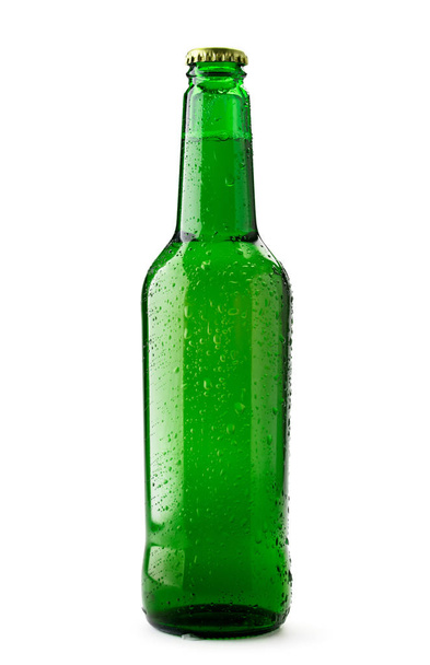 白い背景に滴が付いているビール瓶。分離 - 写真・画像