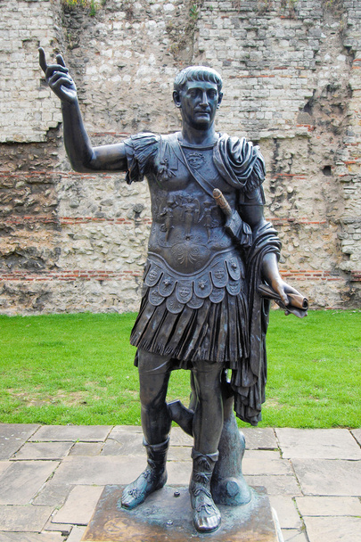 császár Traianus szobra - Fotó, kép