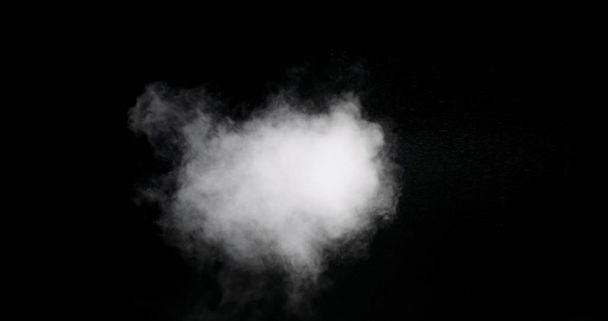 Λευκό μονοπάτι καπνού απομονωμένο σε μαύρο φόντο - Φωτογραφία, εικόνα