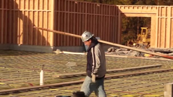 Construction worker carries lumber - 映像、動画
