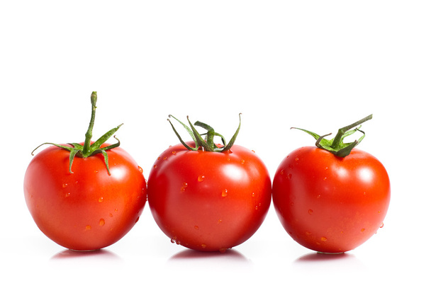 rote Tomaten isoliert auf weißem Hintergrund - Foto, Bild