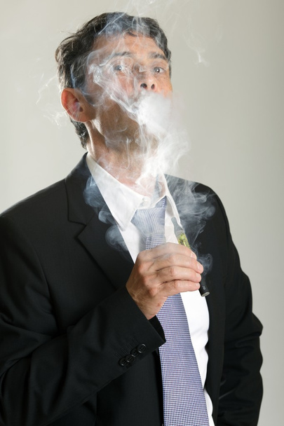 Man smoking ecigarette - Фото, зображення