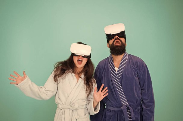 Future life. Good morning. Couple in love. Family. Virtual reality. Love. Happy family in vr glasses. Bearded man and woman in robe pajama. Future is now. Future technology. Vr glasses is our future - Foto, Imagem