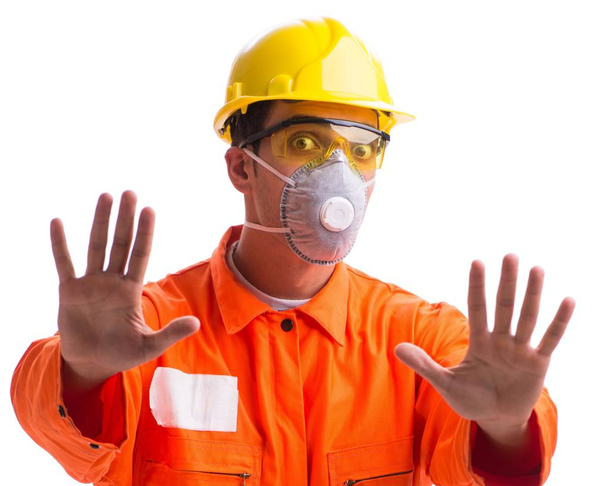 Stavební dělník s ochrannou maskou izolovanou na bílém - Fotografie, Obrázek