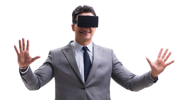 Üzletember visel virtuális valóság VR szemüveg elszigetelt fehér - Fotó, kép