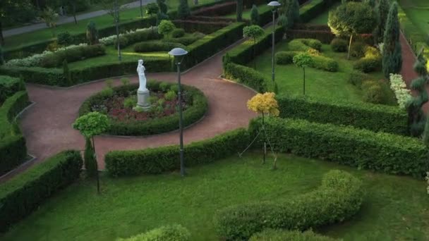 Fotografia aérea Jardim francês no centro do parque da cidade de Buchan. Uma obra-prima da arte topiária. - Filmagem, Vídeo