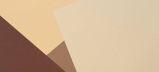 Barevné papíry geometrie kompozice banner pozadí s béžové, světle hnědé a tmavě hnědé tóny. - Fotografie, Obrázek