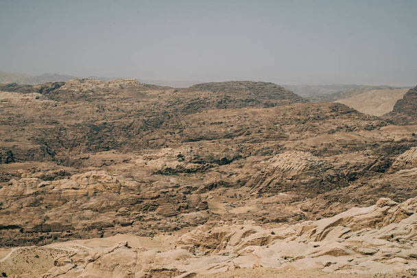 jordan, - mai 2019: blick auf wadi rum wüste und berge in jordan - Foto, Bild