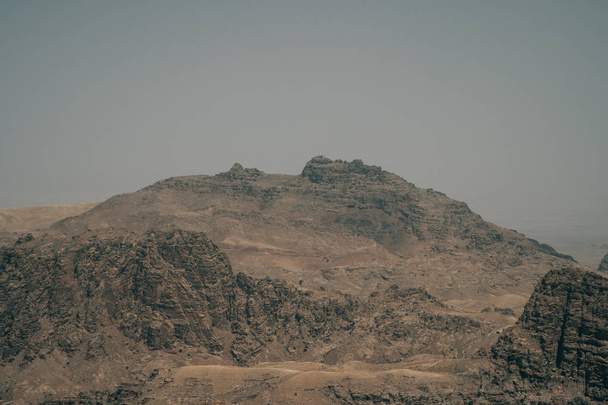 Jordan, - may, 2019: View of Wadi Rum Desert and Mountains in Jordan - Foto, Imagem