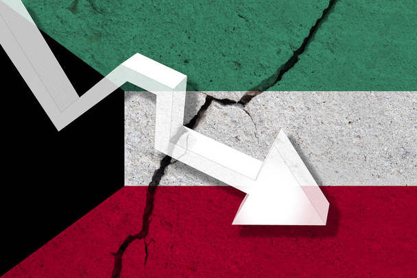 Koeweit vlag op de gebarsten muur met pijl vallen naar beneden. Concept - Foto, afbeelding