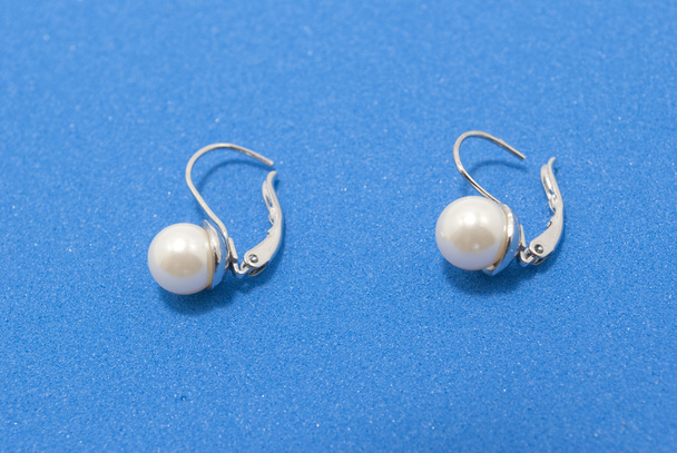 真珠のイヤリング - 写真・画像