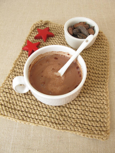 Смажені какао-боби та гарячий шоколад без емульгаторів
 - Фото, зображення