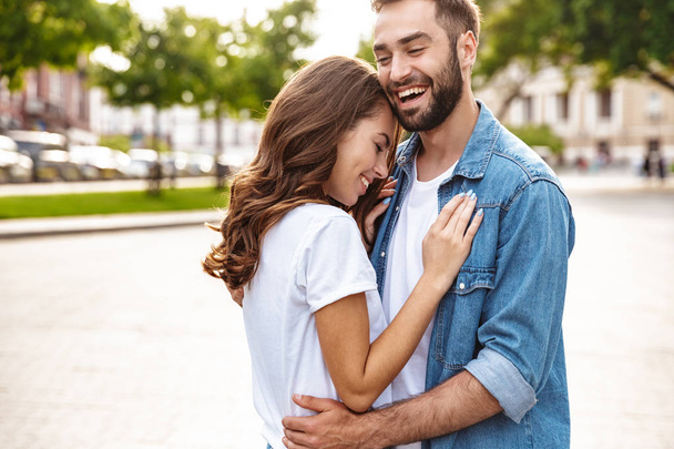 Beautiful young couple in love walking outdoors at the city street - Foto, Imagem