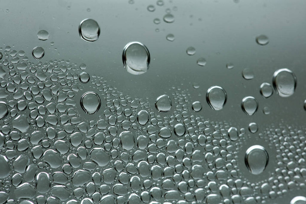 Krople wody makro z plastikowej butelki 50 megapikseli  - Zdjęcie, obraz
