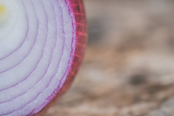 Closeup selective focus shot of raw fresh onion on blurry background - Valokuva, kuva