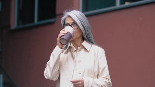 The Middle-aged Asian Woman Drinking Coffee - Metraje, vídeo