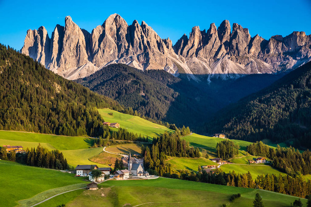 Santa Maddalena and Dolomites-Val di Funes, Włochy - Zdjęcie, obraz