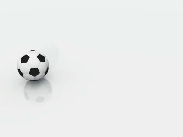 μπάλα ποδοσφαίρου που απομονώνονται σε λευκό - Πλάνα, βίντεο