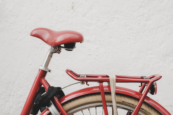 A red old bicycle saddle with white background - Zdjęcie, obraz