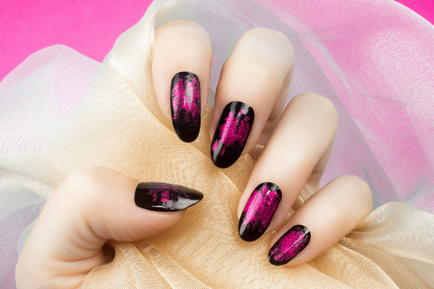 Manicura de uñas rosadas
 - Foto, Imagen