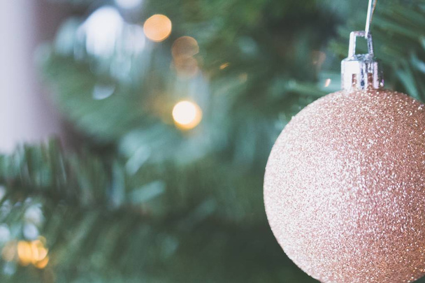 Closeup shot of a light pink Christmas tree decoration - Zdjęcie, obraz