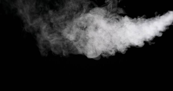 Білий дим Trail ізольований на чорному фоні - Фото, зображення