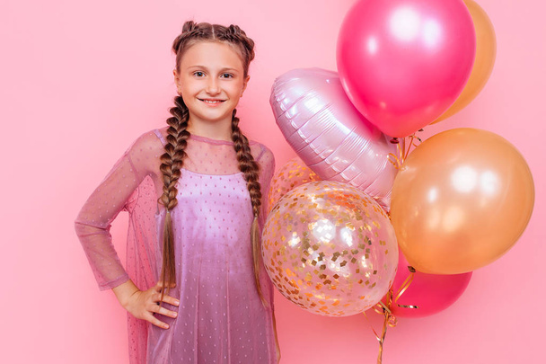 Happy and beautiful teen girl holding a bunch of colorful balloo - Φωτογραφία, εικόνα