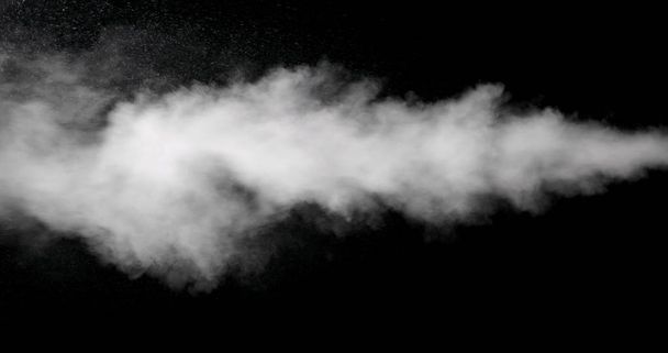 Huella de humo blanca aislada sobre fondo negro
 - Foto, Imagen