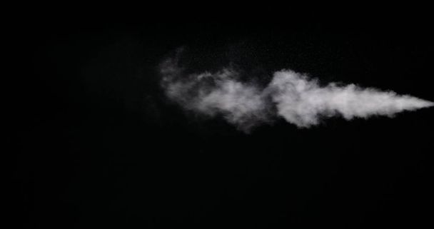 Witte Smoke Trail geïsoleerd op zwarte achtergrond - Foto, afbeelding