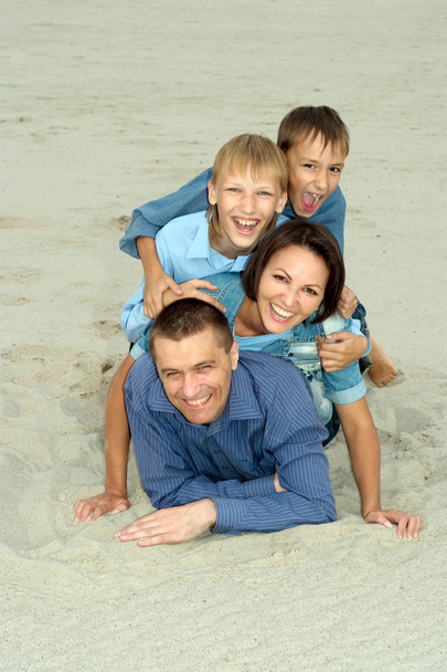 pěkná rodina v modré ležící - Fotografie, Obrázek